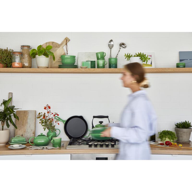 Le Creuset Cast Iron Round Skillet 26cm - Bamboo Green image number 3
